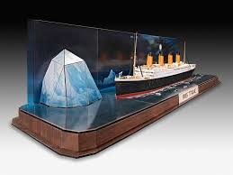 The titanic was a luxury british steamship that sank in the early hours of april 15, 1912 after striking an iceberg, leading to the deaths of more than 1,500 passengers and crew. Rms Titanic 3d Puzzle Iceberg Revell Model Building Official Website Of Revell Germany