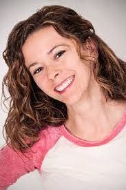 Jennifer Ahl's Instagram, Twitter & Facebook