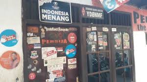 Rt/rw setempat untuk melakukan proses pendataan secara langsung. Banyak Stiker Bergambar Prabowo Sandi Di Rumah Hs Pemuda Yang Ancam Penggal Kepala Jokowi Tribun Jakarta