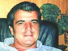 Kıbrıslı gazeteci kutlu adalı yenidüzen gazetesindeki köşesinde 23 mart 1996 günü başbakana düşen başlıklı yazısını yayınladı. Kutlu Adali Nin Infazinda Sok Iddialar Timeturk Haber