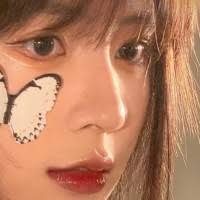 20+ Profile mit dem Suchbegriff „Jingyi Weng“