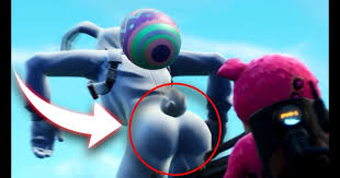 For those who don't know, sweaty skins refer to skins worn by those who are skilled at the game. Onesie Fortnite Skin Thicc Free V Bucks Glitch Xbox One Season 7