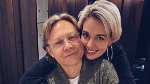 Jun 06, 2021 · лучшим по версии заремы салиховой был александр жирков, который занимал пост с 2013 по 2017 год, а хуже всех свои обязанности исполнял шамиль газизов, который проработал в клубе с июля по декабрь прошлого года Zhena Karpina Rasskazala Gde Mog By Trenirovat Ee Muzh V Budushem Sport Ekspress