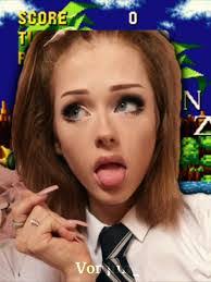 Brianna Leach's Instagram, Twitter & Facebook