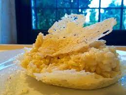 Secondi piatti filetto in crosta il filetto in crosta, conosciuto anche come filetto alla wellington è un secondo piatto gustoso, ideale da servire durante i. Risotto Allo Chiampagne In Crosta Di Parmigiano Cibo Ricette