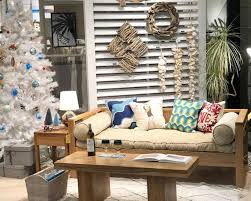 Traditional christmas decorations are typically green, red, and white, but other colors like gold have also become popular. Impeccable Christmas Wall Decoration Ideas For The Festive Season