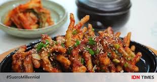 Daging yang digunakannya mulai dari daging ayam, daging ikan kakap, udang, dan masih banyak lagi. 5 Tips Mengolah Ceker Ayam Empuk Hingga Ke Tulang