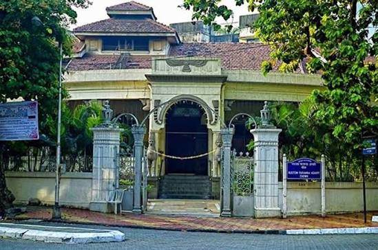 Bombay's Parsi theatre history and development
