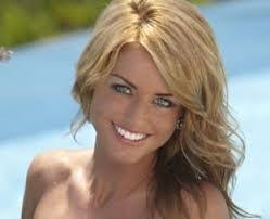 Elizabeth Kitt's Instagram, Twitter & Facebook