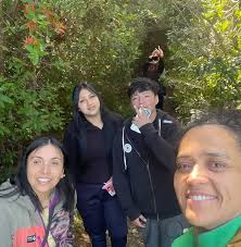 Turismo, ciencia y educación en Senda Darwin 🌳 Ayer martes, recibimos la  visita del 3° Medio de Turismo del Liceo Comercial El Pilar, quienes  recorrieron la Estación Biológica Senda Darwin para conocer