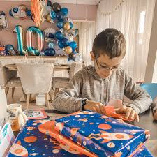 Vous la trouverez sûrement dans la sélection de jeux et jouets de la fnac. Idees Cadeaux Pour Les 10 Ans De Mon Garcon Le Blog De Maman Plume