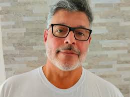 Artista plástica de BH inaugura instalação que transforma minério em arte