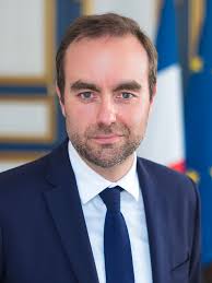 November 2, 2020 6:43 pm. Gabriel Attal Franck Riester Conjoint Le Voyage En Jet Prive Du Premier Ministre Jasna Strona
