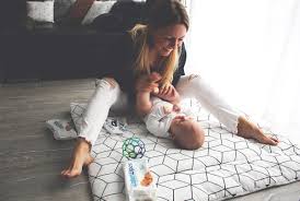 Babybetten gibt es in den verschiedensten formen, farben und ausführungen, mit und ohne rollen. Wenn Das Kind Auf Den Kopf Sturzt Mama Moves