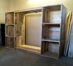 22 Diy Ideen Wie Man Garderobe Aus Paletten Selber Bauen Kann Paletten Garderobe Bett Aus Paletten Paletten