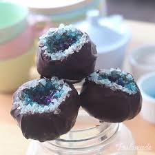 Nous Avons Pris Un Gateau Au Chocolat Ordinaire Et L Avons Transforme En Un Cristal Magnifique A Little Something Sweet Schokoladen Kuchen Cake Pops Lollis Selber Machen