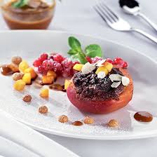 Le migliori pesche raccolte al punto giusto di maturazione e lavorate dopo poche ore, per essere poi cotte con la sola aggiunta di. Pesche Farcite All Amaretto Con Ghiacciato Alle Pesche E Liquirizia Lagostina