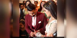 Hindistan premier ligi'nde rajasthan royals için ve yerel krikette saurashtra için oynuyor. Rahul Tewatia Gets Engaged Shares Pictures With Fiancee Cricket News