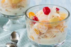 Prepara los parfait alternando capas de fruta y de yogurt con crema. Receta Facilisima De Ensalada De Frutas Con Aderezo