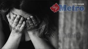 Eh bukan mau cerita tentang feby nih, tetapi temannya, si vina mojang geulis yang wajahnya bandung banget itu. Bapa Saudara Tiri Durjana