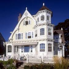 Victorian Style Texture Popular From About 1860 To 1900 Victorian Designs Took Inspiration From Newly Available M Victorian Homes Architecture House Exterior