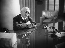 Interspersed with segments of his newsreel obituary are scenes from his life and death. Citizen Kane 1941 Film Freedonia