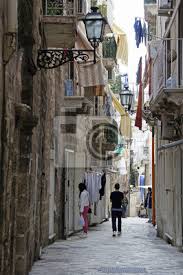 Die altstadt appartements goslar liegen mitten in unserer wunderschönen altstadt, nur ca. Italien Apulien Hauser In Den Engen Gassen Der Altstadt Von Fototapete Fototapeten Erbe Renovierung Restaurierung Myloview De