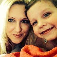 Tracy Moniz's Instagram, Twitter & Facebook