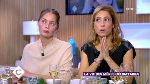 Couple discret et secret, léa salamé et raphaël glucksmann ont fini par s'afficher en public, deux mois à peine après la naissance de leur petit garçon prénommé gabriel. Lea Salame Se Confie Sur Sa Relation Avec Raphael Glucksmann Pendant Sa Grossesse Video Dailymotion