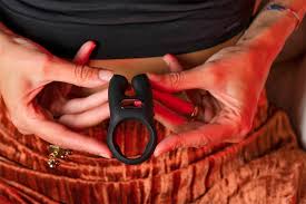 Nōs: vibrating penis ring that hugs the clitoris - Le Sex En Rose