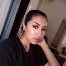 Briana Marsh's Instagram, Twitter & Facebook