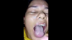 La mia ragazza vuole succhiare e finire con una sborrata facciale sul suo  bellissimo viso dangelo