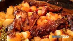Questo piatto è un classico della cucina napoletana, non può mancare sulle tavole nel giorno di pasqua, ma si può preparare per qualsiasi occasione speciale, decisamente saporito e gustoso. Ricetta Agnello Al Forno Con Patate