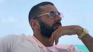 Born 19 december 1987) is a french professional footballer who plays as a striker for spanish club real madrid. Benzema Y Su Faceta Mas Fashion As Com
