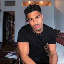 Pin By Beatriz Valente On Beau Metisse In 2020 Curly Hair Men Mens Facial Hair Styles Mens Hairstyles Fade