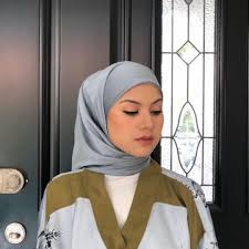 View the instagram analytics of lisa surihani mohamed (@lisasurihani) on socialtracker, a free tool for social media performance monitoring. Makeup Done By Ramzamode Thank You Awak Swipe Til The End Gmbar Last Tu Paling Best Makcuba Asian Model Girl Beutiful Girls Makeup