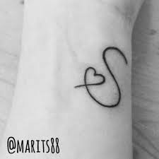 Karma dövmeler bölümünden diğer yazı türlerinide. Mein Kleiner Junge S Anfangliche Tatowierung Boy Initial Initialtatto Anfanglich Mini Tattoos Sevimli Dovmeler Cift Dovmeler