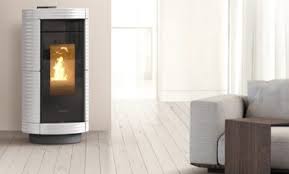 Le nostre stufe a pellet ecologiche offrono diverse soluzioni per riscaldare risparmiando. Vendita Stufe A Pellet Piacenza Renzi Ceramiche