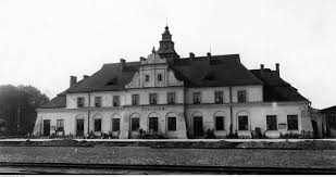 Dariusz sieczkowski28 kwietnia 201618 stycznia 2019 dworce perony wyremontowane, na peron nr 1 wychodzi się z budynku dworca, na peron nr 2 przechodzi się. Dworzec Kolejowy Zyrardow 1930 Rok Stare Zdjecia