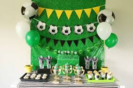 Diy Birthday Cake Table Decoration Ideas The Dessert Table At This Soccer Birthday Party Is So Cool Love The Decor See M Festa De Aniversario De Futebol Ideias Para Decoracao De Festa Infantil Festa