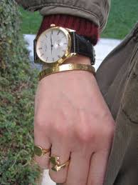 Signet Pinky Ring Black Gold Men S Watch With Cartier Love Bracelet Men Swatch Men S Watch Wedding Gold Watch Men Watches For Men Jewerly Accessories