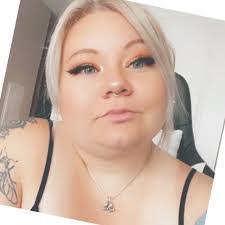 Shauna Schafer's Instagram, Twitter & Facebook