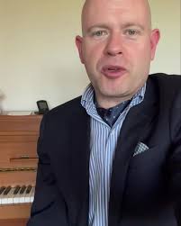 Another video from the Ardara CupofTae Festival in 2011 with the inimitable  accompaniment of the legendary Patsy McCabe RIP. This time it's the Mason's  Apron with a few extra twists and turns! #