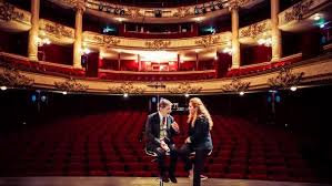 Sa biographie, son actualité, ses photos et vidéos. Bkmz1tuuzzosym