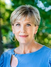 Sue Devoe's Instagram, Twitter & Facebook