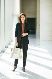おしゃれで有能な印象 が叶う 働く女性のスーツブランドbest３ おしゃれ仕事服の大正解４ 元金融勤務 スタイリスト川上さやかpresents 大人のキャリア女性が手に入れるべき仕事服 mi mollet ミモレ 明 ビジネスカジュアル レディース ビジネス