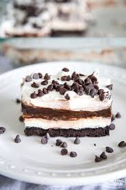 Mini chocolate chips, cream cheese, chocolate instant pudding and 5 more. Easy Chocolate Lasagna No Bake Dessert Setting For Four