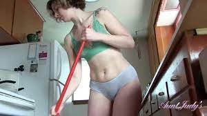 Full Video - Aunt Judys - 38yo Full-Bush MILF Tess shows off her Hairy  Pussy & Cleans the Kitchen | Pornhub
