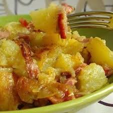 Dacă unii cartofi sunt mai mari, se taie în jumătăţi sau în sferturi. Reteta Cartofi Å£ÄrÄnesti Cu SuncÄ AfumatÄ Idei De Retete Cu Cartofi Food Food Dishes Cooking