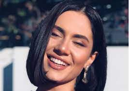 Διατηρεί τη σιλουέτα της και ένα καλλίγραμμο σώμα. Elena Tsagkrinoy Ti Apanta Stis Fhmes Gia Th Symmetoxh Ths Sthn Eurovision Ta Nea